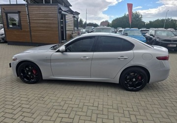 Alfa Romeo Giulia II Sedan Facelifting 2.0 Turbo 280KM 2023 Alfa Romeo Giulia 2,0 Benzyna 280 KM Q4 Veloce Ti Automat 4x4 GWARANCJA Za, zdjęcie 5