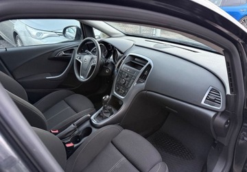 Opel Astra J Sports Tourer Facelifting 1.6 Twinport ECOTEC 115KM 2013 Opel Astra 1 wlasciciel, auto bezwypadkowy, NISKI POTWIERDZONY PRZEBIEG, zdjęcie 13