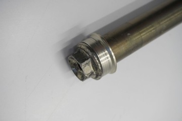 SUZUKI GSX-R 1000 K9-L6 ПЕРЕДНЯЯ ОСЬ