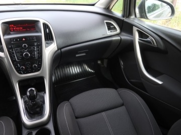 Opel Astra J Hatchback 5d 1.4 Turbo ECOTEC 120KM 2011 Opel Astra 1.4 T, Klima, Tempomat, Parktronic, zdjęcie 7