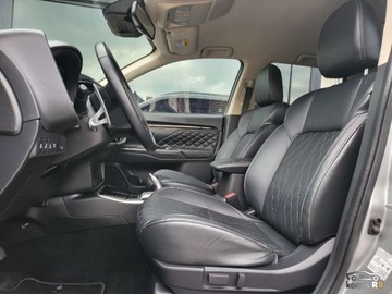 Mitsubishi Outlander III 2019 Mitsubishi Outlander PHEV 224KM 2019r 14TysKm 13.8kWh 4WD Plug-in Stan ide, zdjęcie 16