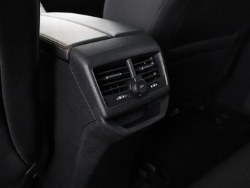 Peugeot 3008 II Crossover 1.2 PureTech 130KM 2019 Peugeot 3008 Active Business navi kamera virtual, zdjęcie 39