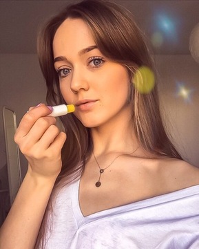 Увлажняющая помада, суперзащитная, с прополисом и витаминами. Э+С ЛИМОН