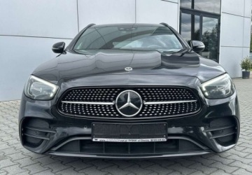 Mercedes Klasa E W213 Kombi Facelifting 2.0 E220d 194KM 2022 Mercedes-Benz Klasa E Pakiet AMG Head-Up Hak Alcantara FV 23 2.0, zdjęcie 4