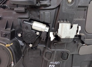 DÍL MECHANIZMUS OKNO LEVÝ PŘEDNÍ MAZDA 5