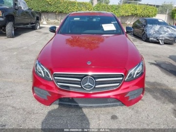 Mercedes Klasa E W213 2019 Mercedes-Benz Klasa E 2019 Mercedes-Benz E-Class E 300 RWD Sedan 2.0 241KM, zdjęcie 1