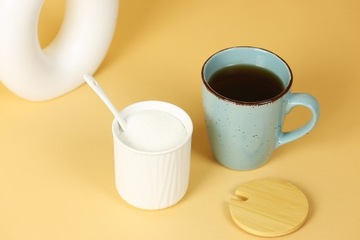 ФАРФОРОВАЯ САХАРНИЦА С БАМБУКОВОЙ КРЫШКОЙ И ЛОЖКОЙ-САХАРНИЦОЙ