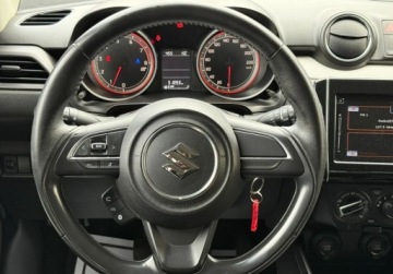 Suzuki Swift VI Hatchback 1.2 DualJet 90KM 2017 Suzuki Swift salon Polska, I wlasciciel, kamera cofania 1.2 Benzyna 90KM, zdjęcie 5