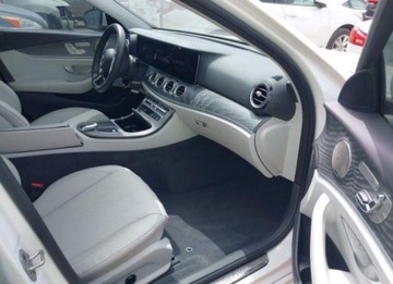 Mercedes Klasa E W213 2022 Mercedes-Benz Klasa E 2022, 2.0L, od ubezpieczalni 2.0 Benzyna 255KM, zdjęcie 9