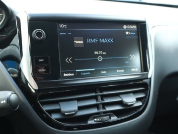 Peugeot 208 I Hatchback 5d Facelifting 1.2 PureTech 82KM 2017 Peugeot 208 1.2 PureTech, Salon Polska, zdjęcie 11