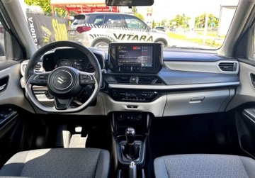 Suzuki Swift VI Hatchback Facelifting 1.2 DualJet SHVS 83KM 2024 Suzuki Swift Premium Plus 1.2 mild Hybrid 5MT Srebrny Auto demonstracyjne, zdjęcie 15