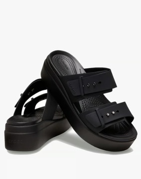 Crocs Brooklyn Buckle Low Wedge klapki sandały damskie czarne 42-43