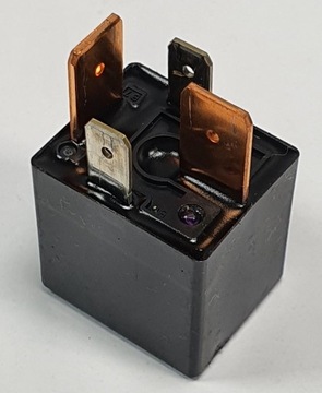 RELÉ 12V MAZDA RX-8 1.3 L11067730 83221