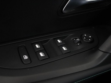 Peugeot 2008 II SUV 1.2 PureTech 100KM 2022 Peugeot 2008 klima auto kamera i czujniki, zdjęcie 35