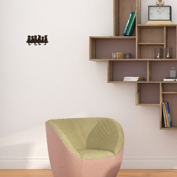 Чугунная дверь для собаки и вешалка для ключей