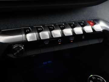 Peugeot 3008 II Crossover 1.2 PureTech 130KM 2019 Peugeot 3008 Crossway automat navi kamera tempomat, zdjęcie 28