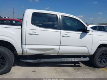 Toyota Tacoma II 2021 Toyota Tacoma TOYOTA TACOMA SR 2.7 Benzyna 159KM, zdjęcie 1