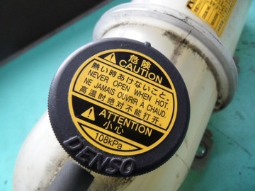 LEXUS IS II 06R NÁDOBKA VYROVNÁVACÍ