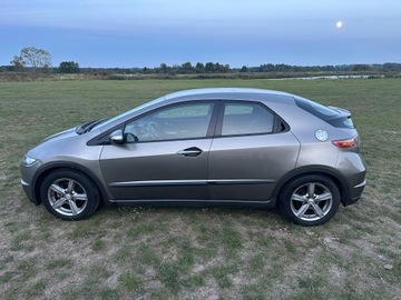 Honda Civic VIII Hatchback 3d 1.8 i-VTEC 140KM 2007 Honda civic 1.8 benzyna, zdjęcie 4