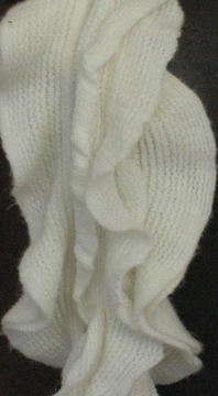 длинная шаль/шарф цвета экрю, отличный узор