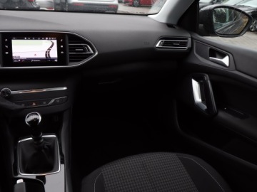 Peugeot 308 II Hatchback Facelifting 1.2 PureTech 110KM 2020 Peugeot 308 1.2 PureTech, Salon Polska, zdjęcie 7