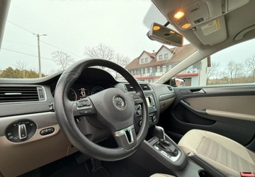 Volkswagen Jetta VI Sedan 1.4 TSI 122KM 2012 Volkswagen Jetta Volkswagen Jetta 1.4 TSI Highline Perfectline DSG 1.4, zdjęcie 16
