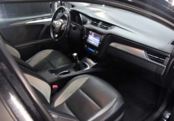 Toyota Avensis III Wagon Facelifting 2015 2.0 D-4D 143KM 2015 Toyota Avensis PL Salon _ kombi _ kamera cofania _ Alu17_ 2.0 Diesel 143KM, zdjęcie 5