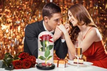 ВЕЧНАЯ РОЗА В СТЕКЛЕ СВЕТЯЩАЯСЯ СВЕТОДИОДНАЯ ИДЕЯ ПОДАРКА КРАСИВАЯ КАК НАСТОЯЩАЯ