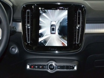Volvo XC40 Crossover Facelifting 2.0 B4 197KM 2026 2.0 B4 Ultra Black Edition (197 KM) Podgrzewana szyba przednia, zdjęcie 7