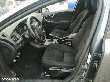 Volvo V40 II Hatchback 2.0 T2 DRIVE-E 122KM 2016 Volvo V40 II 2.0 T2 2,0 POLIFT, bezwypadkowy, zdjęcie 13