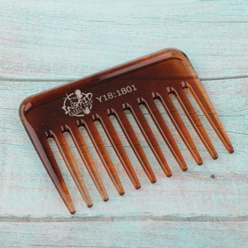 Профессиональная мужская расческа для распутывания волос.