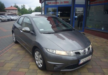 Honda Civic VIII Hatchback 3d 1.4 i-VTEC 100KM 2009