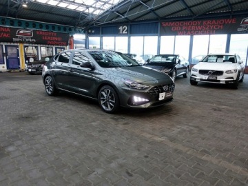 Hyundai i30 III Hatchback Facelifting 1.5 T-GDI 48V 160KM 2022 Hyundai i30 FASTBACK AUTOMAT 1WŁ Kraj Bezwyp F23%, zdjęcie 4