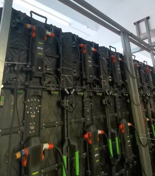 Спортивный ремешок, большой экран, светодиодный рекламный экран, для установки на открытом воздухе.