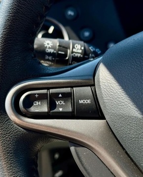 Honda Civic VIII Hatchback 3d 1.8 i-VTEC 140KM 2011 Honda Civic 1.8 i-VTEC 140KM benzyna niski przebieg PDC Climatronic welur, zdjęcie 19