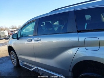 Toyota Sienna III 2023 Toyota Sienna 2023r., 2.5L 2.5 Benzyna 189KM, zdjęcie 5