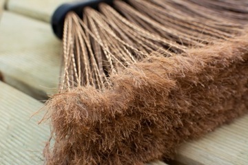 Метла York Garden для подметания NUTTY GARDEN 22 см с ручкой 120 см