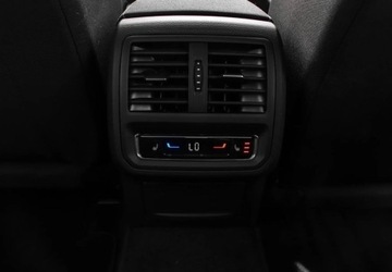 Volkswagen Arteon Fastback Facelifting 2.0 TSI 190KM 2021 Volkswagen Arteon 2.0 TSI 190 KM DSG, hak holowniczy, pakiet komfort, podg, zdjęcie 13