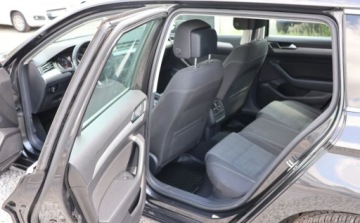 Volkswagen Passat B8 Variant Facelifting 2.0 TDI SCR 150KM 2021 Volkswagen Passat Variant VAT 23 DSG , El.reg. Foteli, Czujniki PT, Tempom, zdjęcie 10