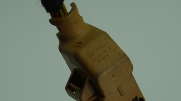AUDI VOLKSWAGEN штекерный кубик 4H0972112