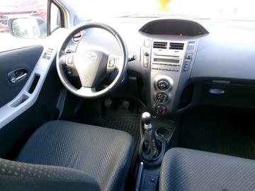 Toyota Yaris III Hatchback 5d 1.0 VVT-i 69KM 2011 Toyota Yaris Toyota Yaris II Toyota Yaris Sprowadzona Zarejestrowana stan, zdjęcie 6