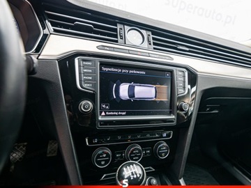 Volkswagen Passat B8 Variant 2.0 TDI BlueMotion SCR 190KM 2017 Od ręki - VOLKSWAGEN Passat 2.0 TDI Highline Combi 190KM 2017, zdjęcie 16
