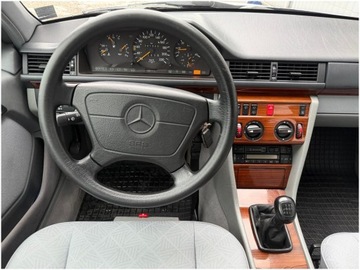 Mercedes W124 Sedan 2.5 D 113KM 1995 Mercedes-Benz W124 E 250, zdjęcie 20