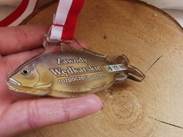 Медаль за рыбалку КАРПА в виде карпа с лентой.