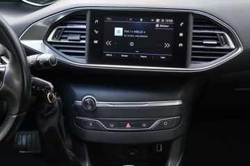 Peugeot 308 II SW Facelifting 1.2 PureTech 130KM 2018 Peugeot 308 1.2 PureTech, Salon Polska, Automat, zdjęcie 12