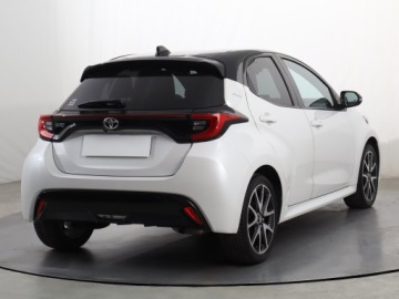 Toyota Yaris IV Hatchback 1.5 Dynamic Force 125KM 2021 Toyota Yaris 1.5 VVT-i, Salon Polska, zdjęcie 4