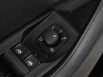 Skoda Octavia IV Kombi 2.0 TDI SCR 200KM 2023 Skoda Octavia Combi 2.0TDI 200KM ACC Hak Matrix Sm, zdjęcie 27