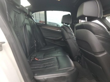 BMW Seria 5 G30-G31 2020 BMW Seria 5 M550xi 2020 4.4l 4.4 Benzyna 523KM, zdjęcie 10