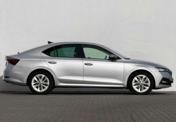 Skoda Octavia IV Liftback 1.5 TSI e-Tec Mild Hybrid 150KM 2021 Skoda Octavia Reflektory LED Kamera Keyless Lane Assist Salon PL FVAT, zdjęcie 2