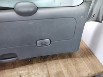 KIA CARNIVAL I ZADNÍ VÍKO KUFRU